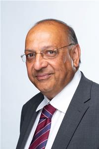 Profile shot for Cllr Shital Manro